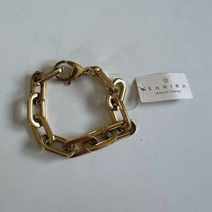 NEVER WORN- Gold Link Bracelet